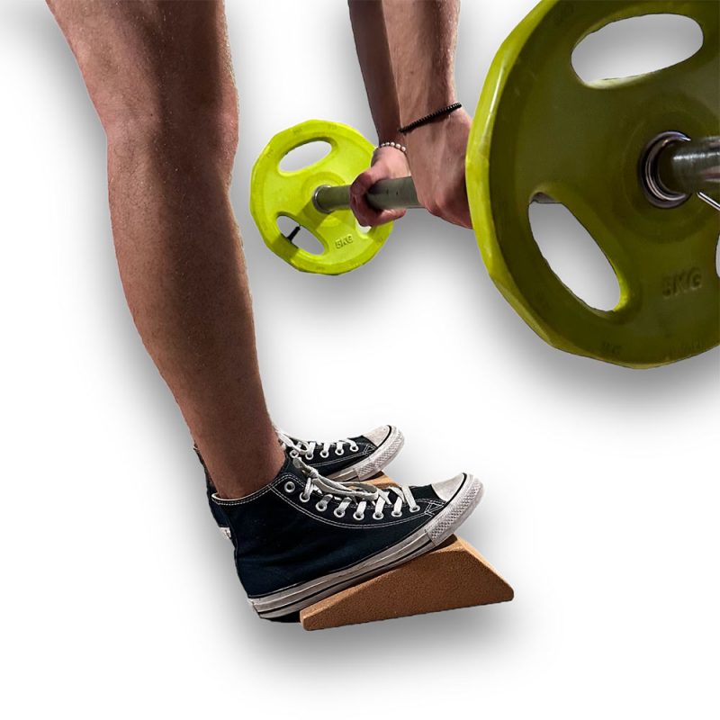 Cork Wedge met model met barbell