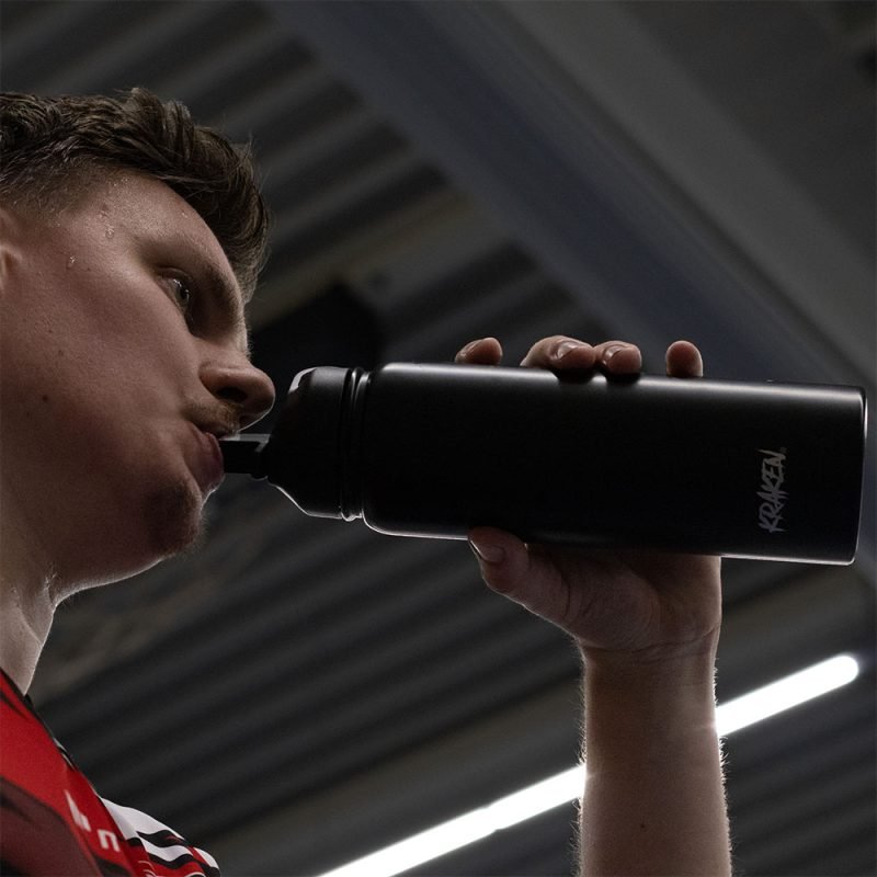 KRAKEN STAINLESS STEEL WATERBOTTLE 800ML LIFESTYLE basketbal drinken